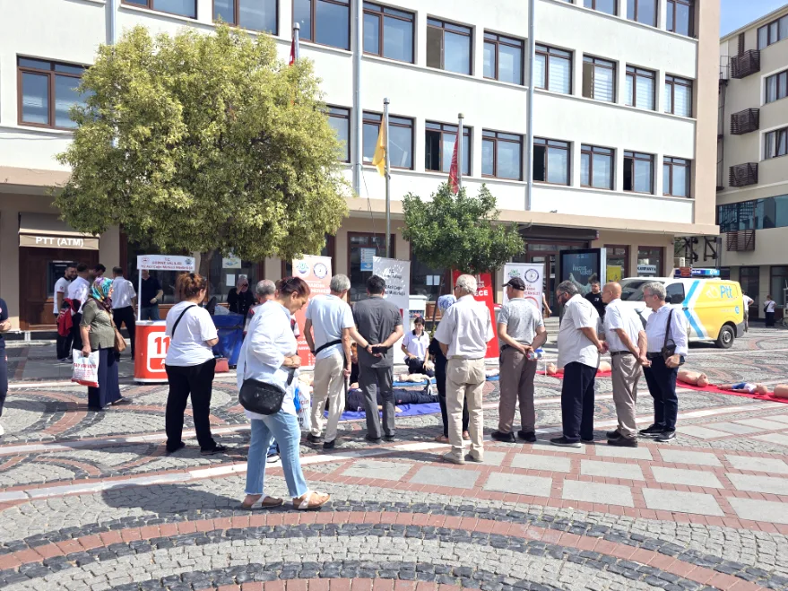 Ilk Yardim Haftasi 5 - Edirne sokaklarında ilk yardım farkındalığı