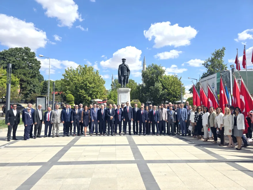 İlköğretim Haftası Edirne’de Atatürk Anıtı’nda başladı