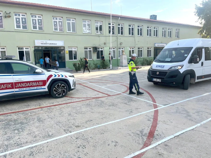 Edirne jandarmasından okul çevrelerinde sıkı denetim