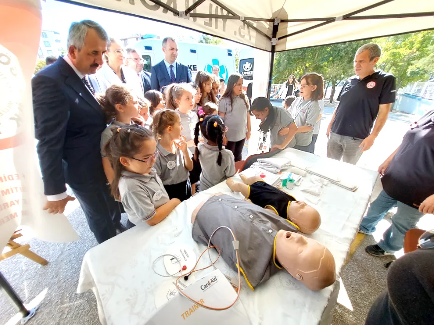 Edirne’de sağlık elçisi öğrenciler hem öğreniyor hem öğretiyor