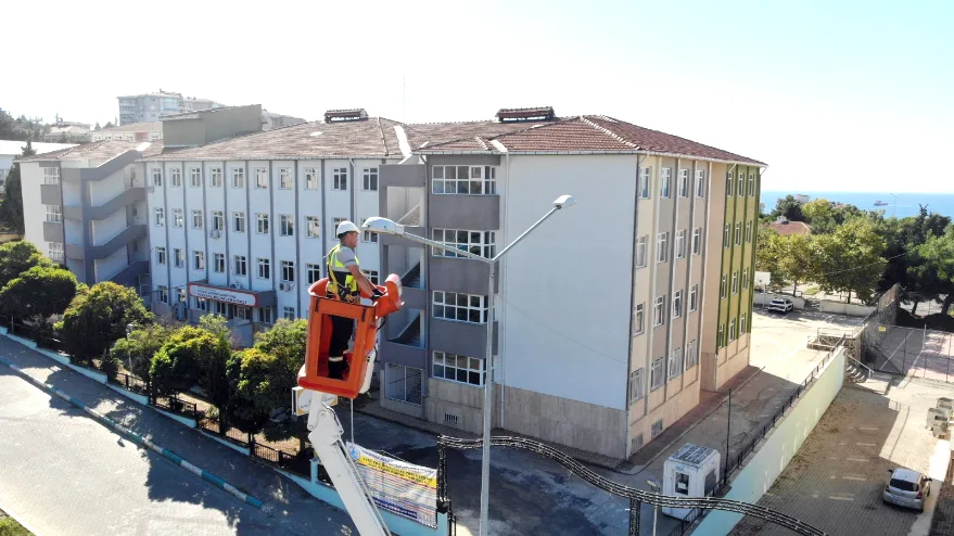 TREDAŞ’tan eğitim öğretim yılı öncesi aydınlatma bakımı