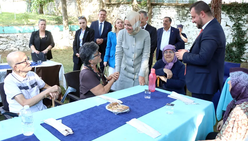 AK Parti Genel Başkan Yardımcısı Kaya, Kırklareli’nde şehit yakınları ve gazilerle bir araya geldi