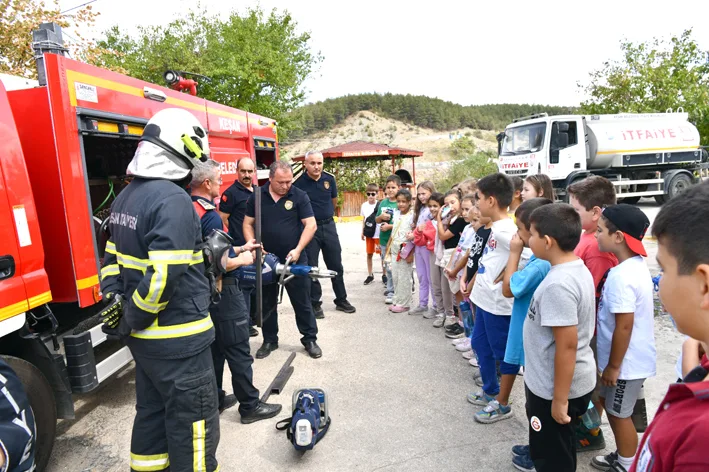 Ogrenciler itfaiyeciligi ogrendi 4 - Keşanlı öğrenciler itfaiyecilik mesleği ile tanıştı