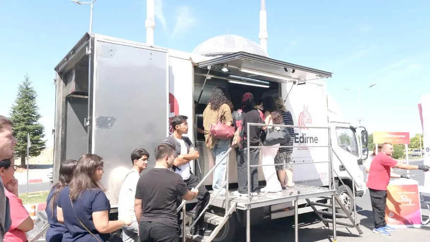 Resim 9 - Edirne Belediyesi’nden üniversite öğrencilerine hoş geldin ikramı