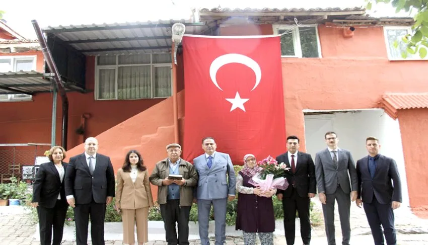 Kırklareli’nde yükümlüler şehit Anıl Yalap’ın ailesinin yaşadığı evi boyadı