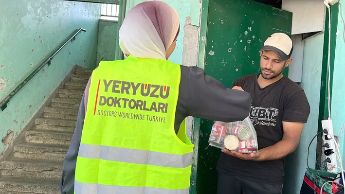 Yeryuzu doktorlari 3 - Yeryüzü Doktorları bağışlanan kurban etlerini Gazze’ye ulaştırdı