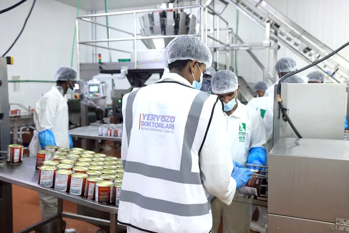 Yeryuzu doktorlari 4 - Yeryüzü Doktorları bağışlanan kurban etlerini Gazze’ye ulaştırdı