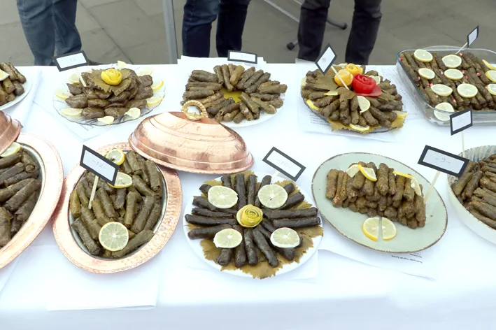 Zeytinyagli sarma 2 - Tekirdağ’da kadınlar en iyi zeytinyağlı sarmayı yapmak için yarıştı