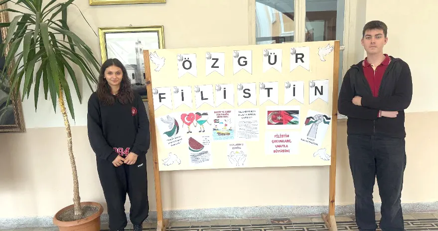 1. Murat Anadolu Lisesi Filistin 3 - 1. Murat Anadolu Lisesi’nden Filistin için anlamlı etkinlik