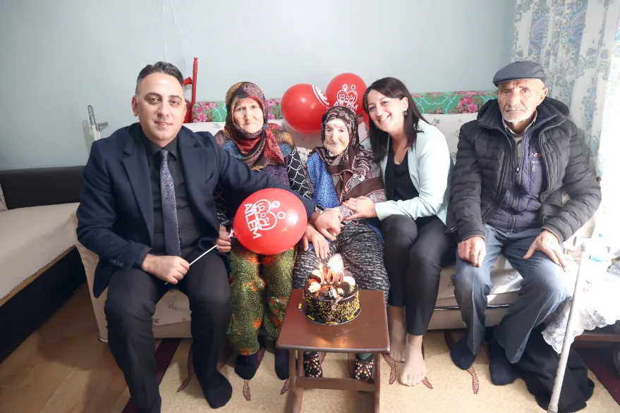 Seher Teyze’ye 100 yaş sürprizi