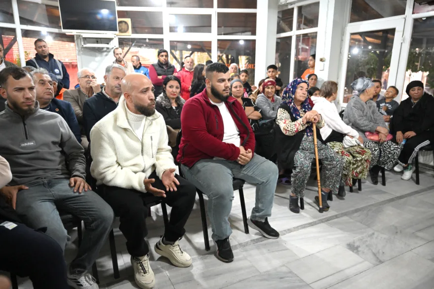 AA 20251004 39305882 39305880 EDIRNE EMNIYET MUDURU AYHAN CAVUSBEY MAHALLESINDE VATANDASLARLA BIR ARAYA GELDI - Emniyet Müdürü Ayhan, Çavuşbey sakinleriyle buluştu
