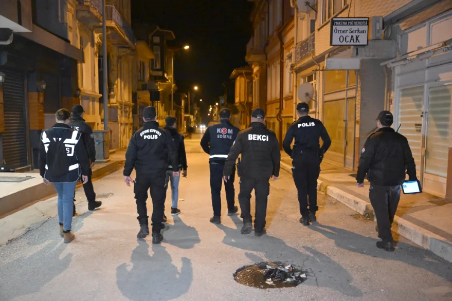 AA 20251011 39374807 39374804 EDIRNE EMNIYET MUDURLUGUNCE ASAYIS VE TRAFIK DENETIMI YAPILDI - Edirne emniyeti asayiş ve trafik denetimi yaptı