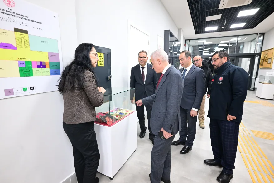 Kırklareli Valisi Turan, halk kütüphanesinde incelemede bulundu