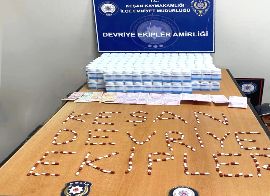 Otomobilinde uyuşturucu hap ele geçirilen zanlı gözaltına alındı