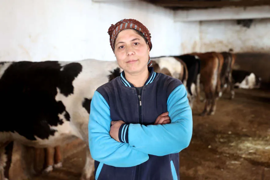 AA 20251015 39416960 39416959 GELIN GELDIGI KOYDE DEVLET DESTEGIYLE SURU SAHIBI OLDU - Gelin geldiği köyde devlet desteği ile sürü sahibi oldu