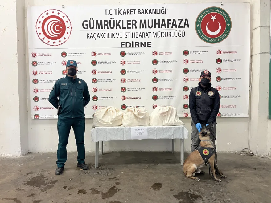 Kapıkule’de bir kamyonette 36 kilo 180 gram kokain ele geçirildi