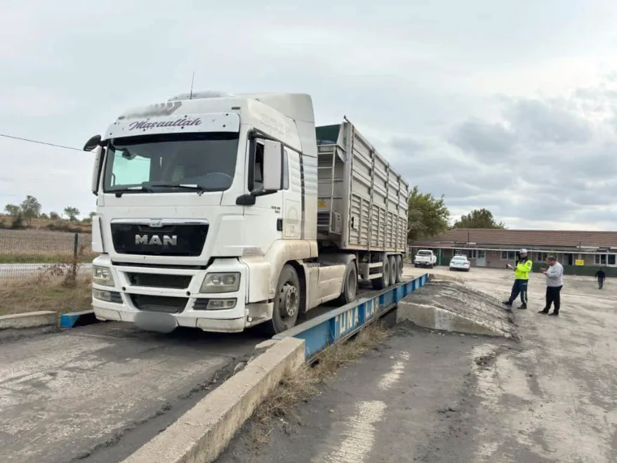 Edirne’de taşıma sınırını aşan kamyon sürücüsüne 51 bin lira ceza