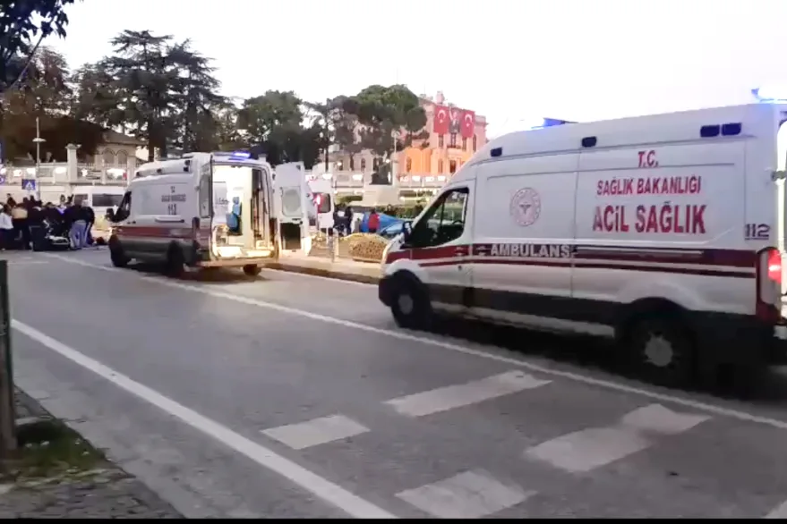 Edirne’de refüje çarpan motosikletteki 2 kişi yaralandı