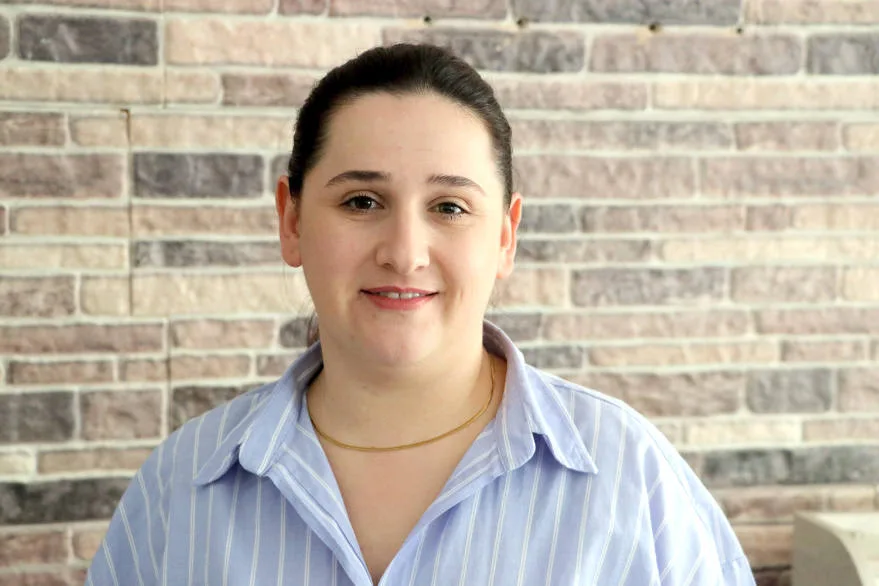 Çocukluğundan beri iletişim sorununa neden olan kekemeliği sabırla aştı