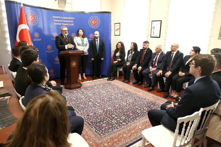 AA 20251024 39510405 39510398 BULGARISTANDAN GELEN YENI MEZUN DIPLOMATLAR EDIRNEDE ZIYARETLERDE BULUNDU - Genç Bulgar diplomatlardan Edirne çıkarması