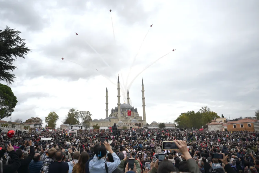 Türk Yıldızları’nın gösterisi nefes kesti