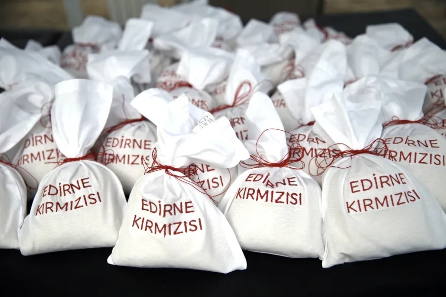 AA 20251029 39552047 39552041 EDIRNE KIRMIZISI YAPILAN CALISMALARLA EKONOMIK VE KULTUREL DEGER HALINE GETIRILDI - Edirne kırmızısı yapılan çalışmalarla ekonomik ve kültürel değer haline getirildi