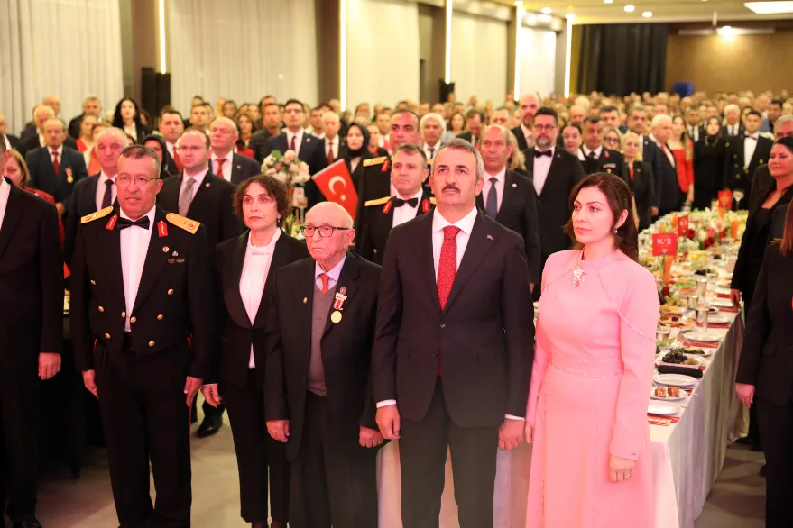 AA 20251029 39560415 39560413 TRAKYADA CUMHURIYETIN 102 YIL DONUMU KUTLANDI - Edirne’de Cumhuriyet’in 102. yılına görkemli kutlama
