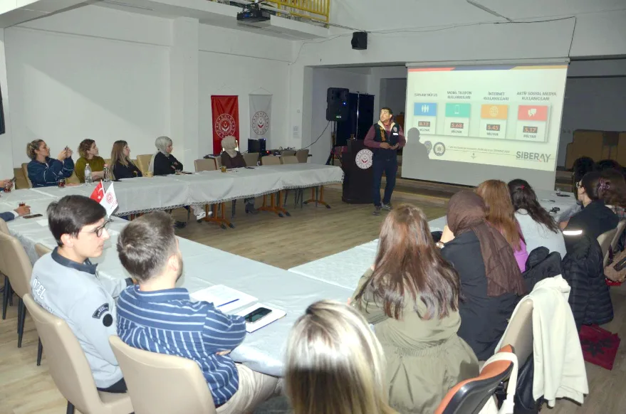 Edirne’de “Akran ve Siber Zorbalık” farkındalık eğitimi düzenlendi