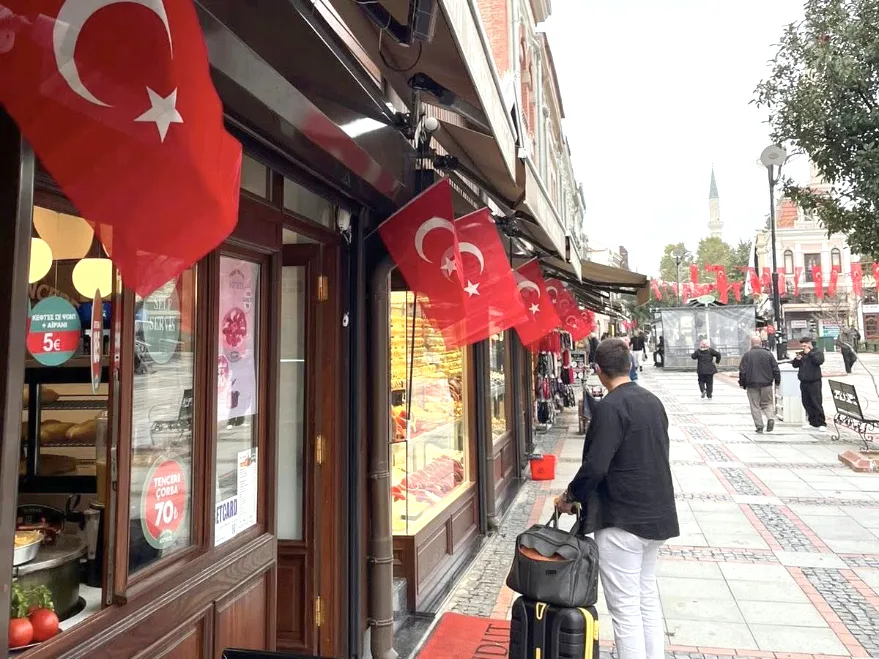 Edirne sokakları 29 Ekim öncesi al bayraklarla donatıldı