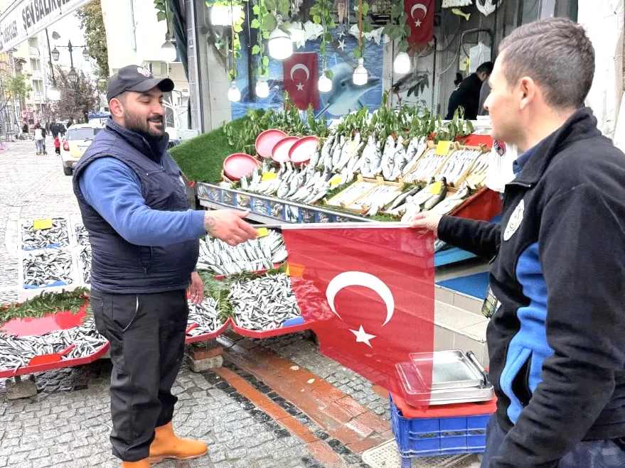 Edirne Bayrak 2 - Edirne sokakları 29 Ekim öncesi al bayraklarla donatıldı