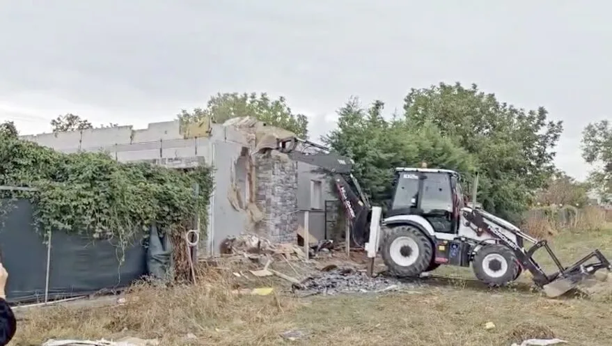 O villa yıkıldı