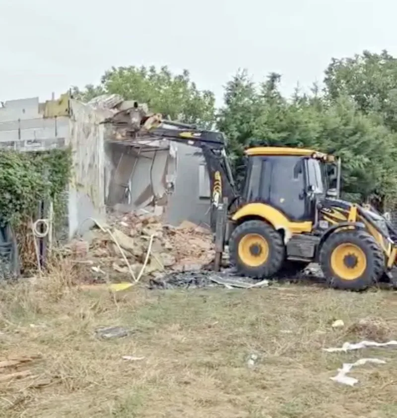 Ekran Resmi 2025 10 06 14.33.26 e1759750559426 - O villa yıkıldı
