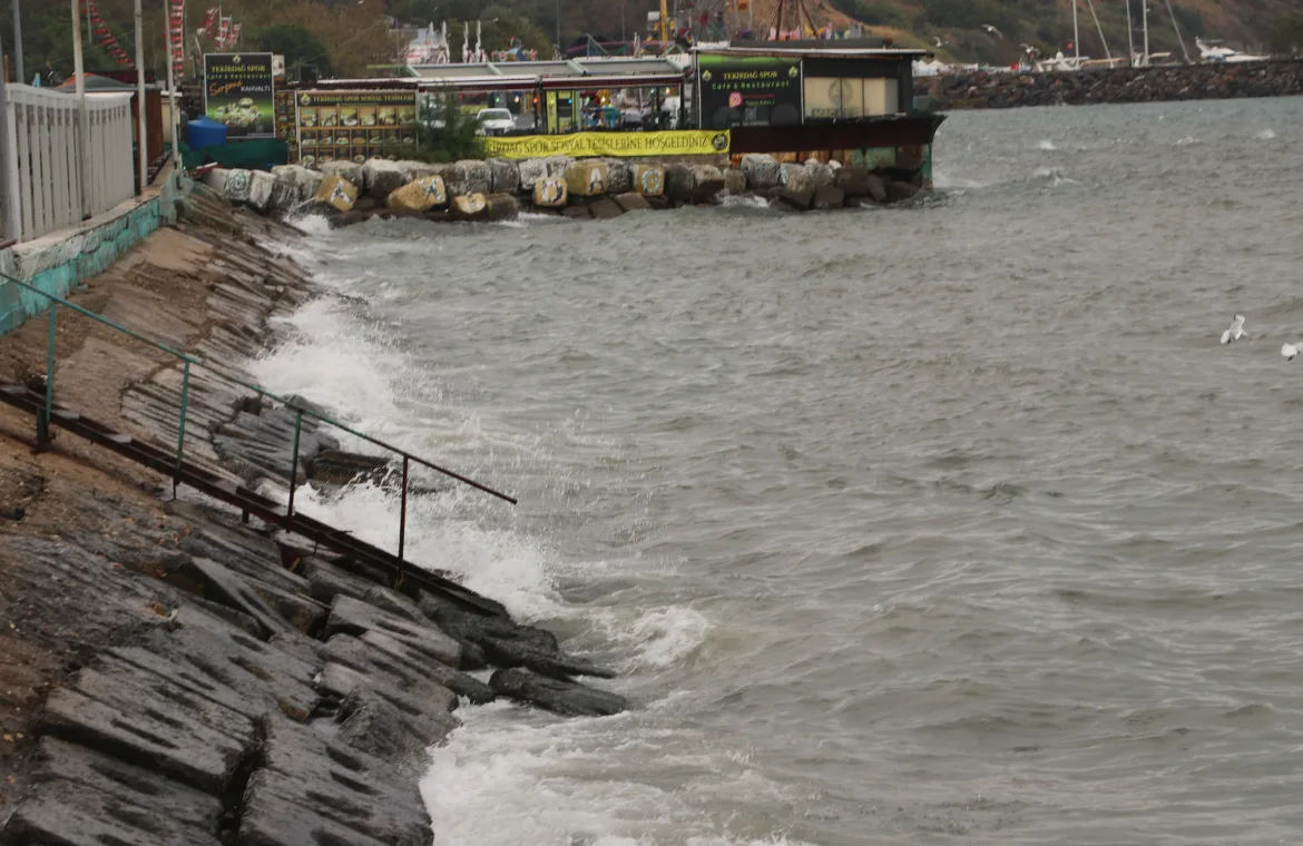 Tekirdağ’da poyraz deniz ulaşımında aksamalara neden oluyor