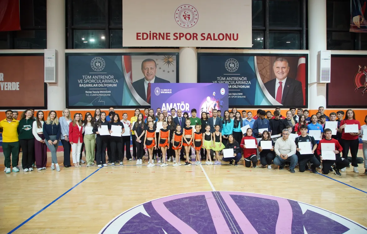Edirne’de başarılı sporcular düzenlenen törenle ödüllendirildi