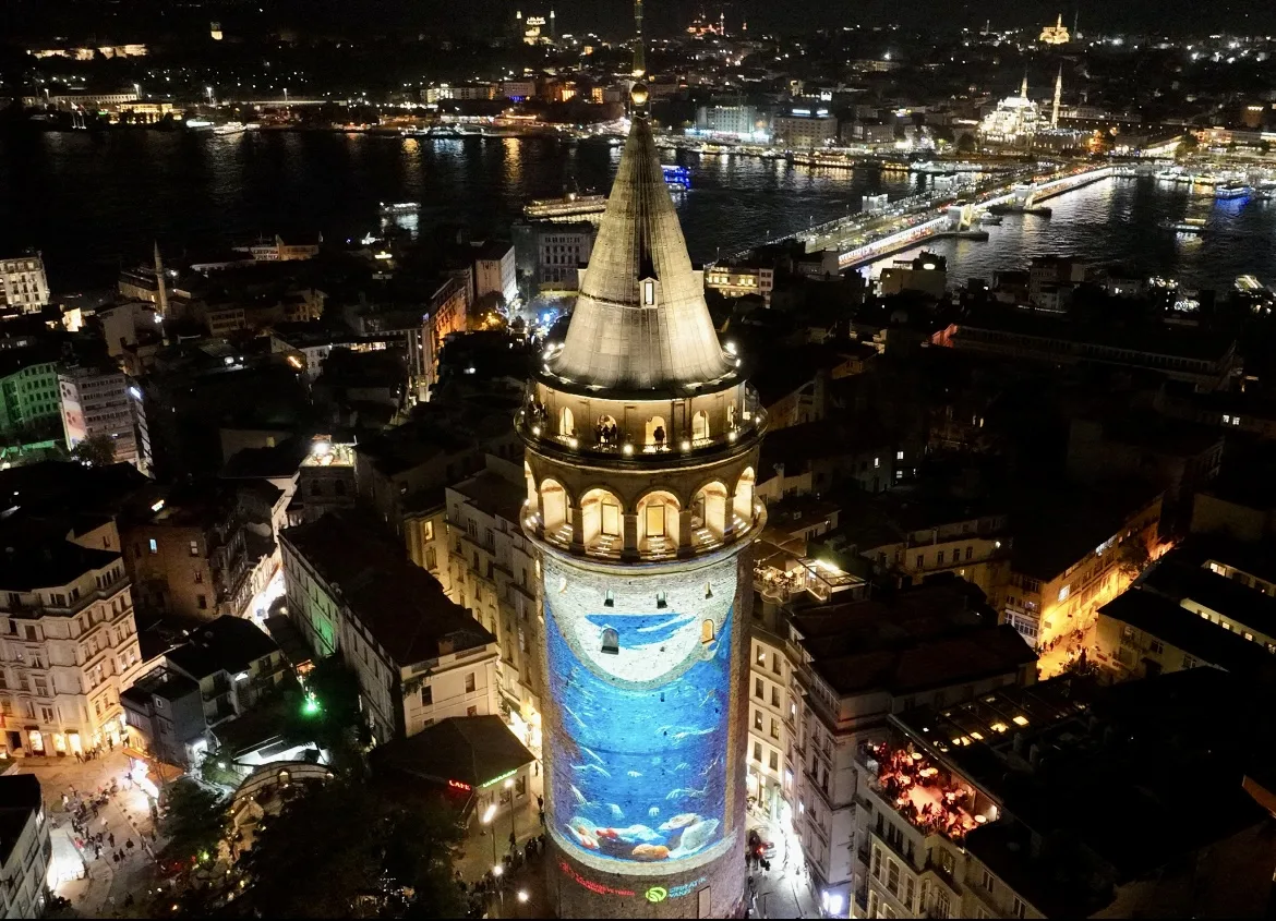Galata Kulesi’ne “Sıfır Atık Forumu” kapsamında çevre temalı görseller yansıtıldı