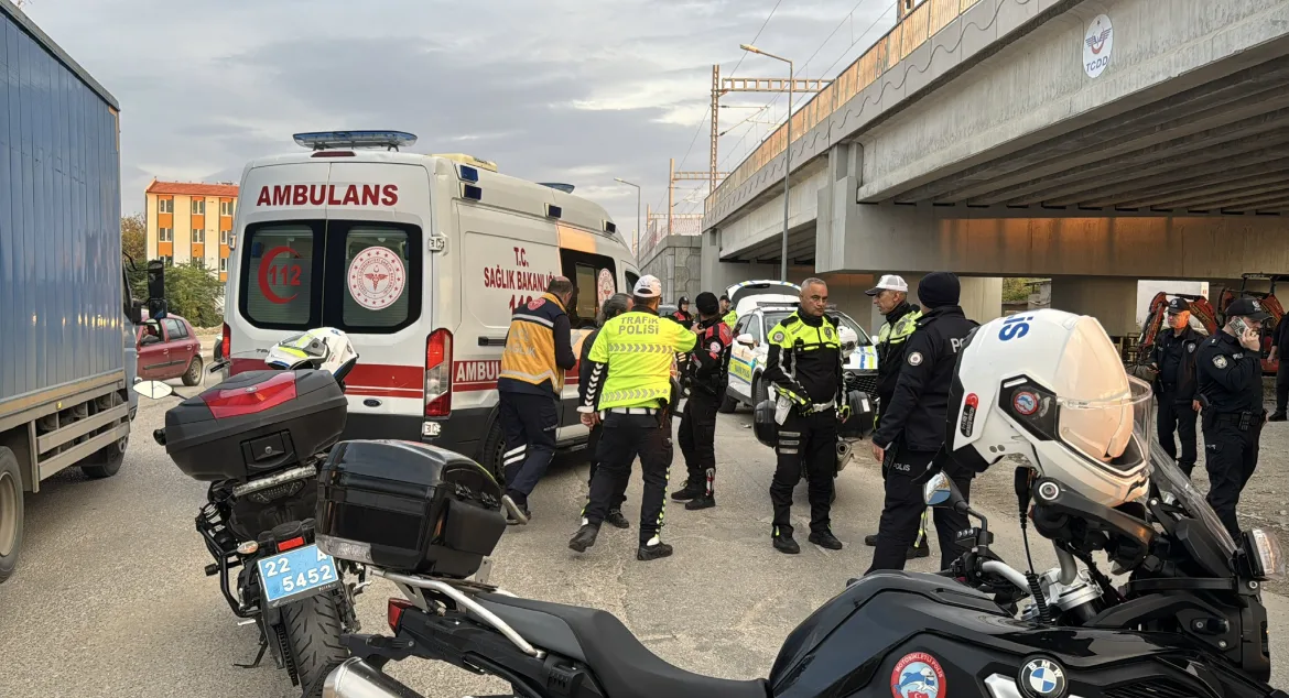 Edirne’de otomobille çarpışan elektrikli bisikletin sürücüsü hayatını kaybetti