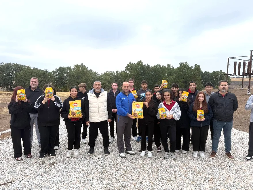 Liselilerden sokak hayvanları duyarlılığı