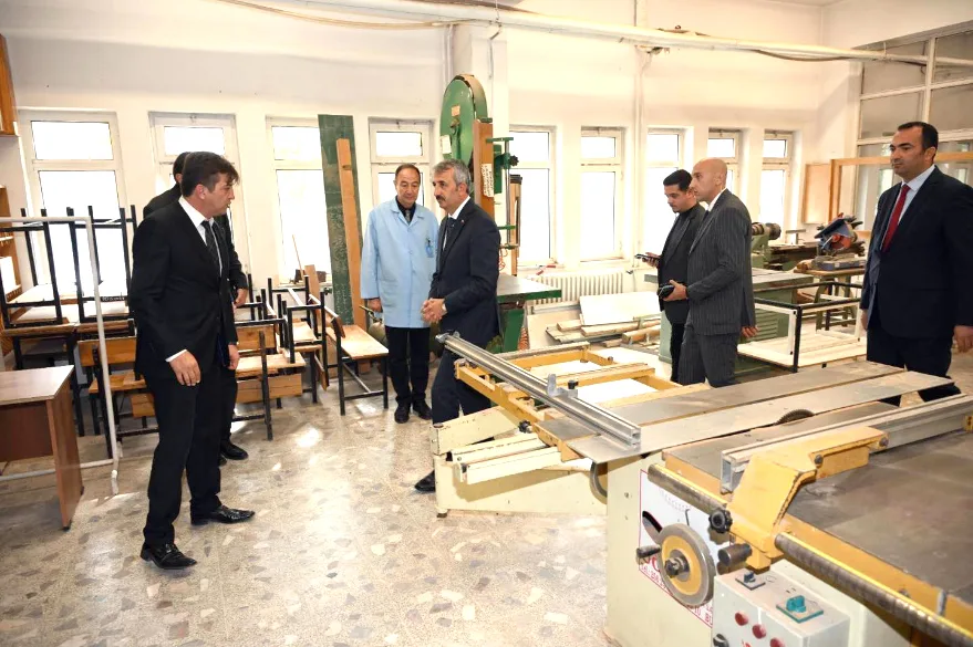 Vali Sezer, Mesleki Eğitim Merkezini ziyaret etti