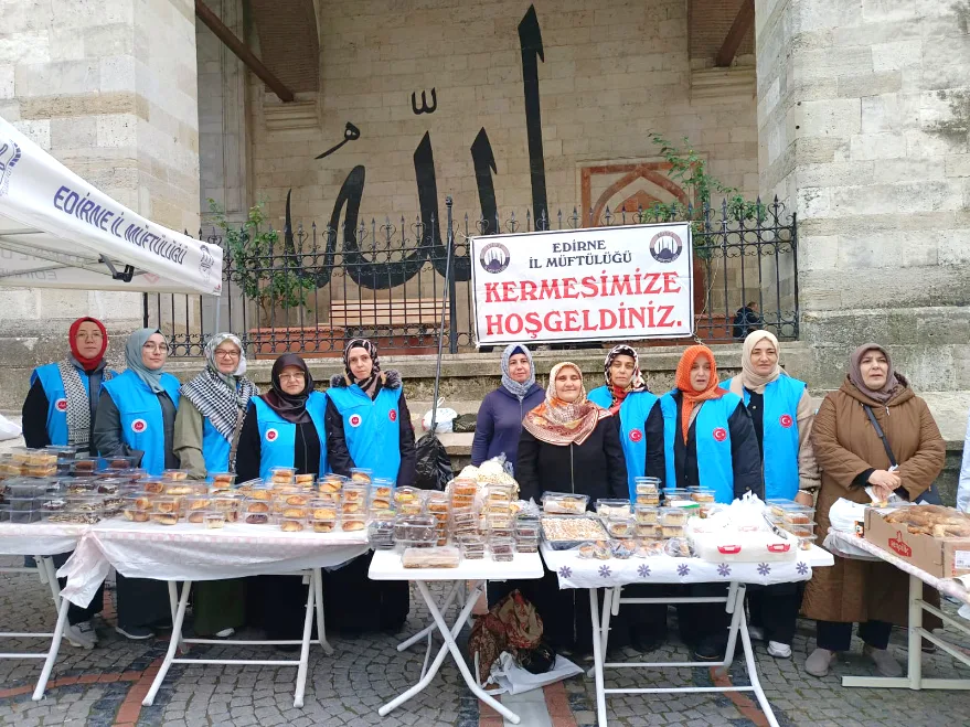 Ogrenciler Icin Kermes 1 - Öğrenciler için destek kermesi