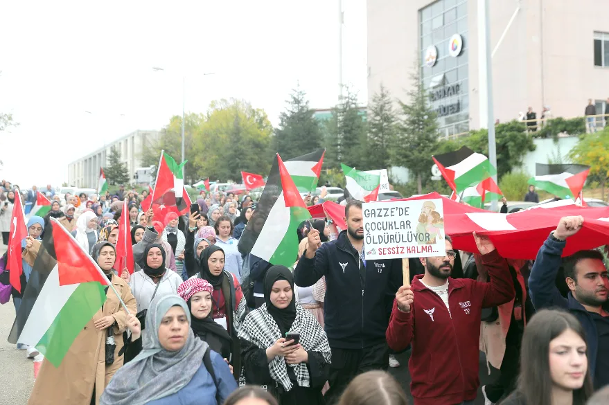 Trakya Üniversitesi’nde Gazze’ye destek yürüyüşü