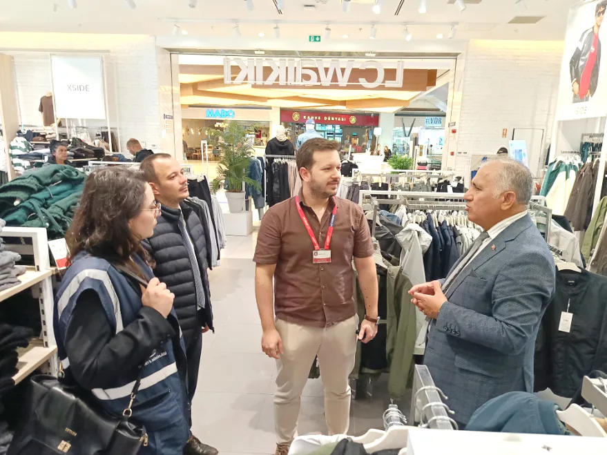 Ticaret Il Mudurlugu 3 - Ticaret Müdürlüğü, AVM’de yasal düzenlemeleri anlattı