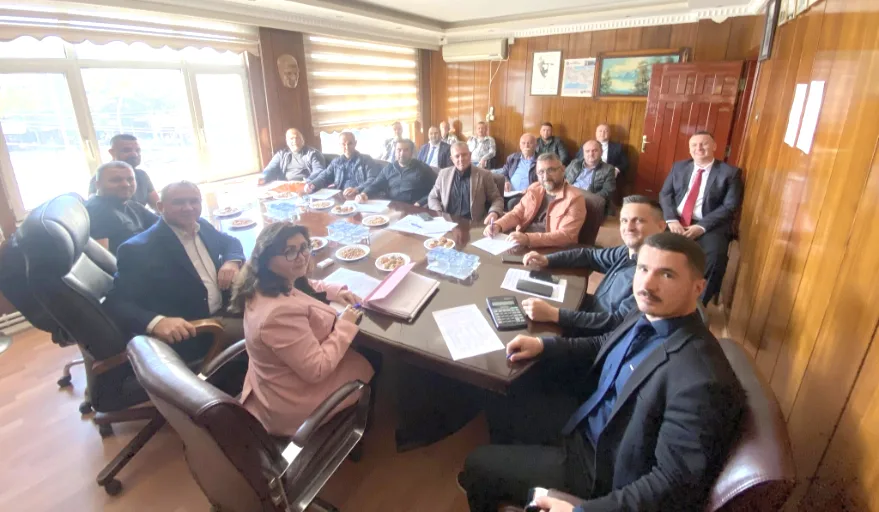 Yenikarpuzlu’da belediye tarlaları kiraya verildi