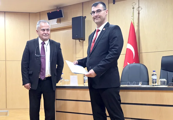 Akgungor mazbata 2 - Başkan Akgüngör mazbatasını aldı