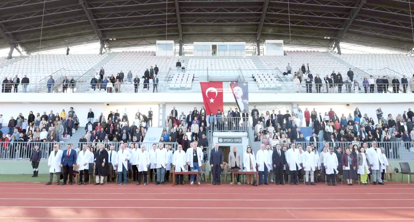 Tekirdağ NKÜ Tıp Fakültesi öğrencileri beyaz önlük giydi
