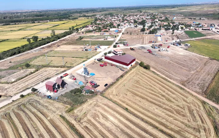 Celtikte hasat ve kurutma 6 - Edirne’de çeltik üreticisi hem hasat hem kurutma mesaisi yapıyor