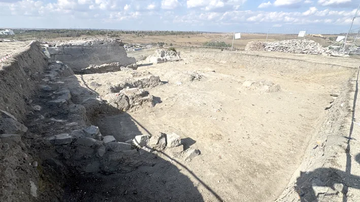 Corlu kalesi kazi 3 - Çorlu Kalesi’ndeki kazılarda Roma, Bizans ve Osmanlı dönemlerinin izleri ortaya çıkarılıyor