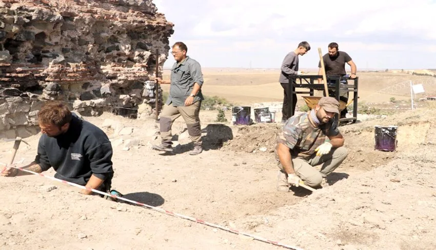Çorlu Kalesi’ndeki kazılarda Roma, Bizans ve Osmanlı dönemlerinin izleri ortaya çıkarılıyor