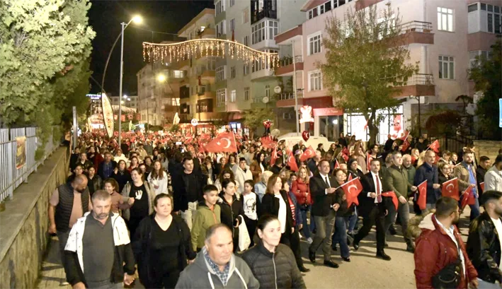 Cumhuriyet bayrami fener alayi programi 5 - Cumhuriyet Bayramı coşkusu Keşan’da, Fener Alayı ile taçlandı