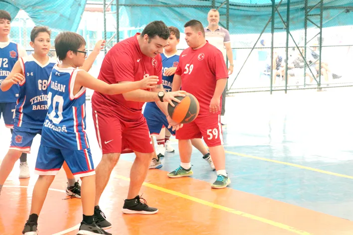 Down sendromlular basketbol 3 - Tekirdağ’da “özel bireyler” fiziksel ve sosyal gelişimlerini basketbolla arttırıyor