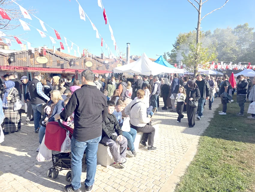 Fuar ve çarşıda adım atacak yer kalmadı
